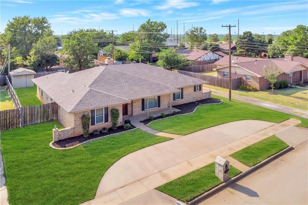 4 bed, 2.5 bath, 2,355 sq ft mol