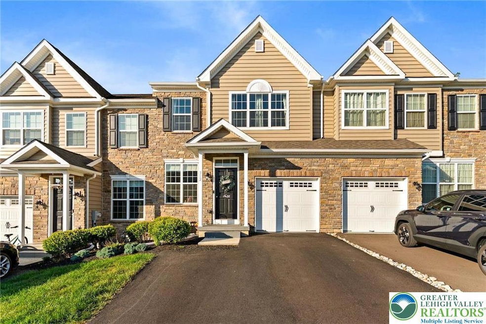 312 Redclover Ln, Allentown, PA 18104 - photo 1