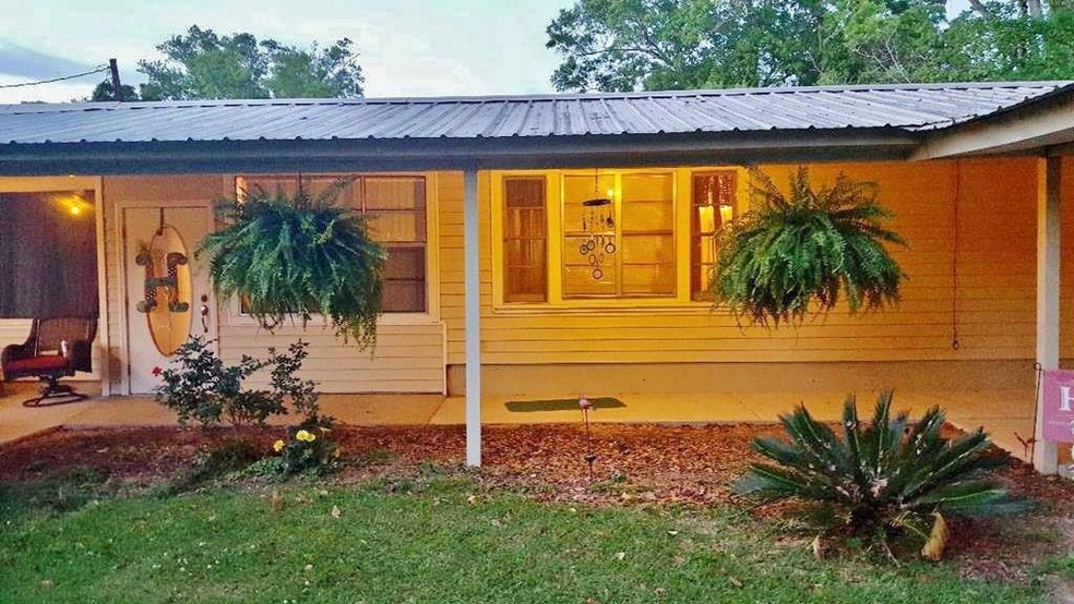 715 Crawford St, Tylertown, MS 39667 - photo 1