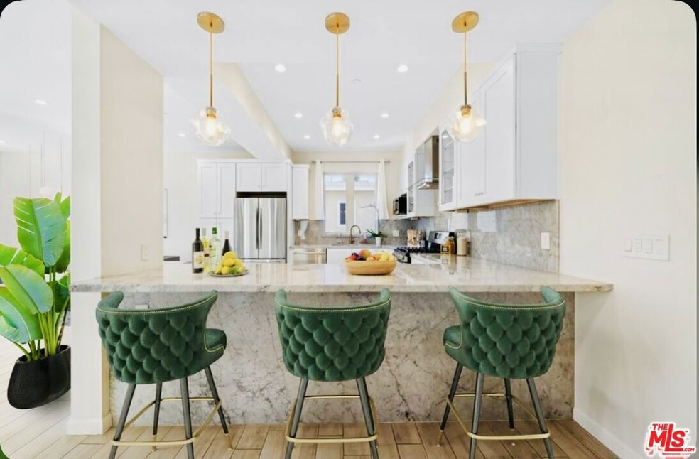 1654 Greenfield Ave unit 301, Los Angeles, CA 90025 - photo 1