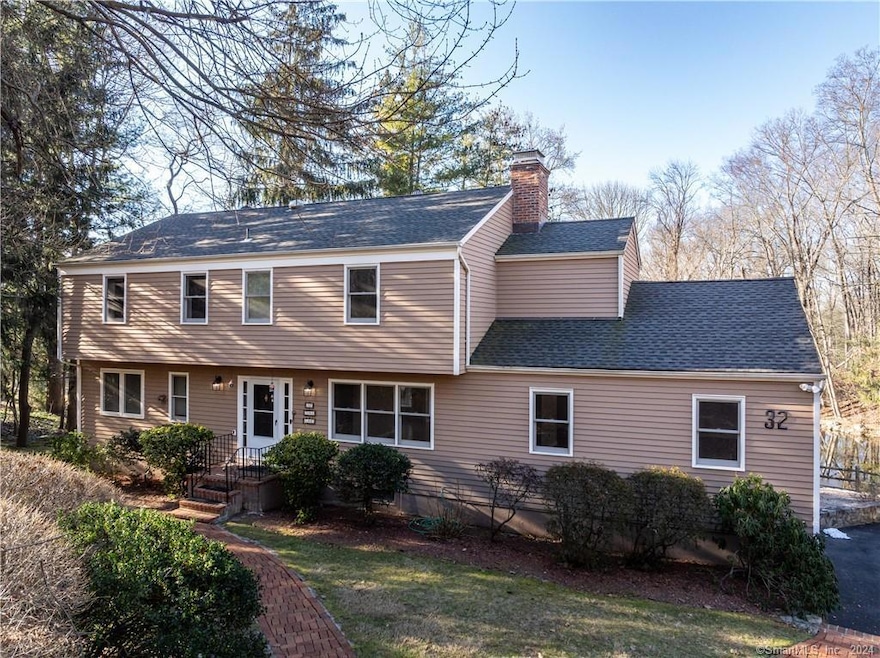 32 Zora Ln, Stamford, CT 06903 - photo 1