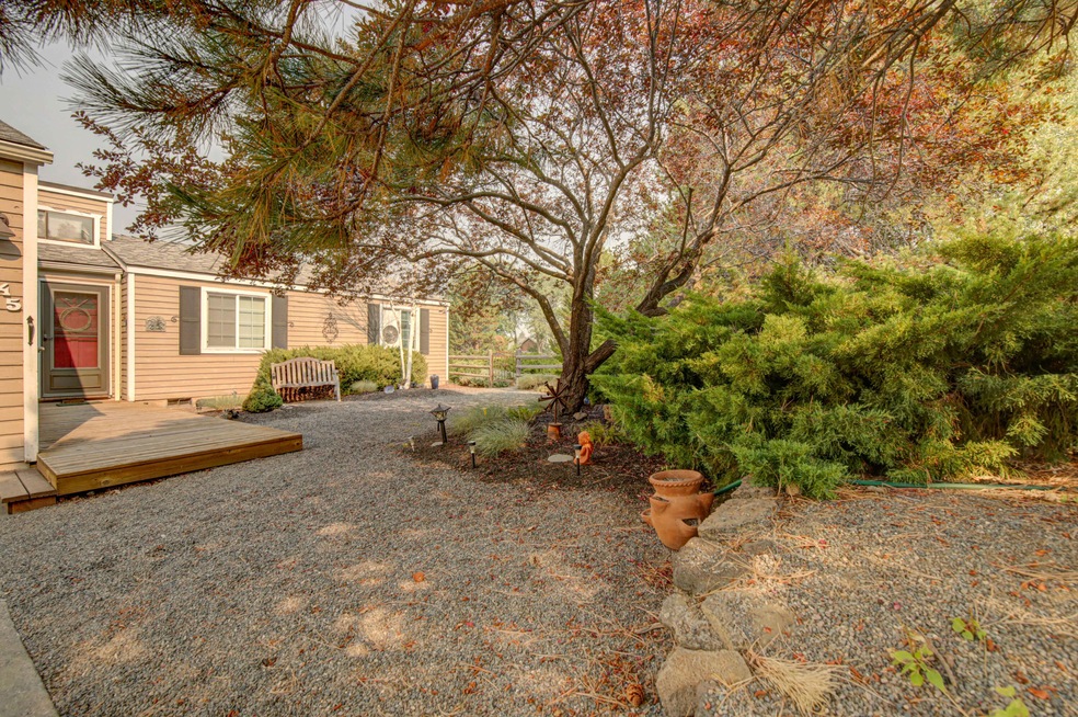 61145 SE Ladera-2