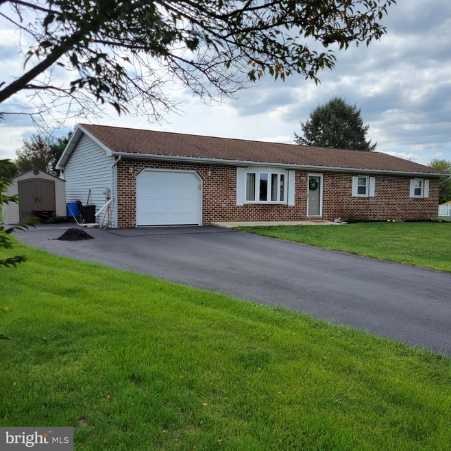 1120 Olive Dr, Greencastle, PA 17225 - photo 1