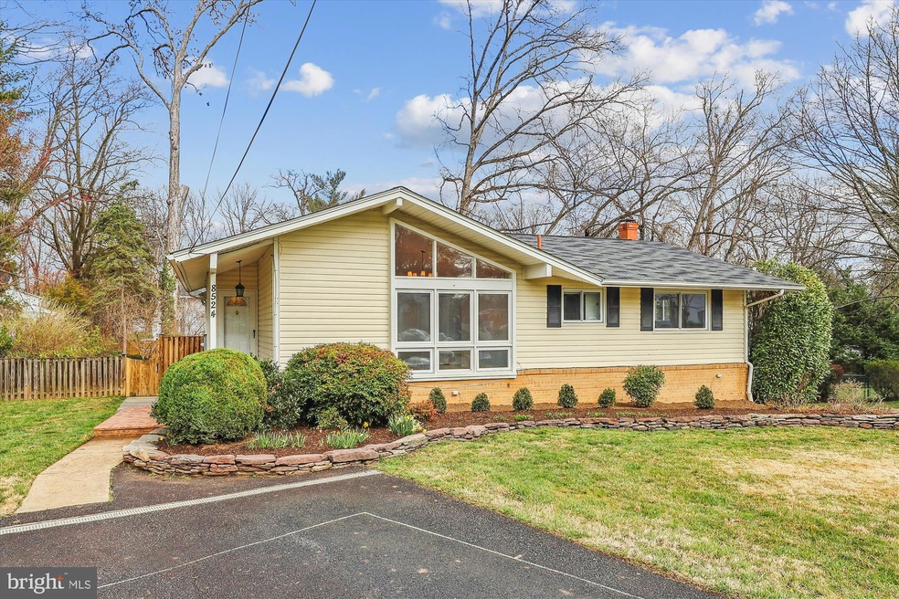 8524 Acorn Cir, Vienna, VA 22180 - photo 1