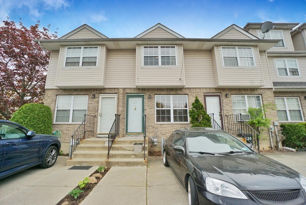 193 Skyline Dr, Staten Island, NY 10304 - photo 1