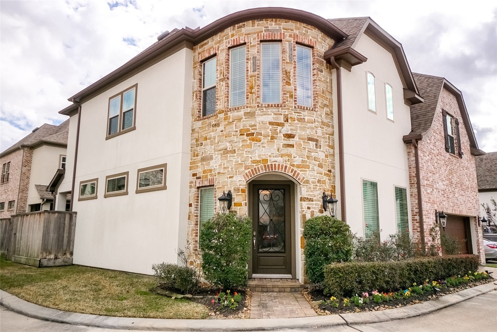 1614 W Rose Terrace Ln, Houston, TX 77055 - photo 1