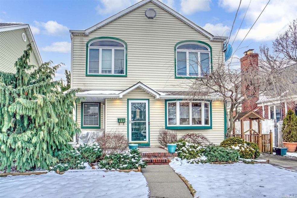 123 Wellington Rd S, West Hempstead, NY 11552 - photo 1