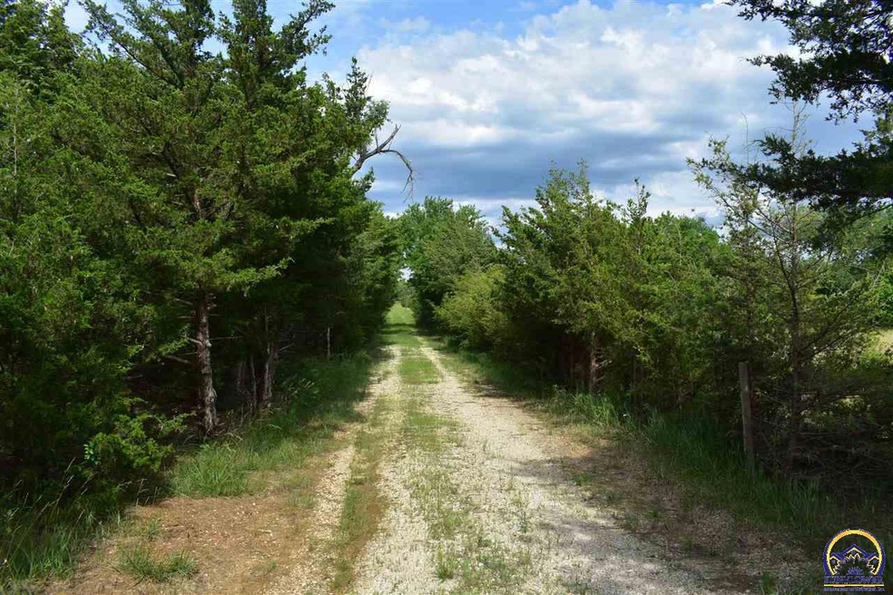 10220 SW Davis Rd, Harveyville, KS 66431 - photo 1