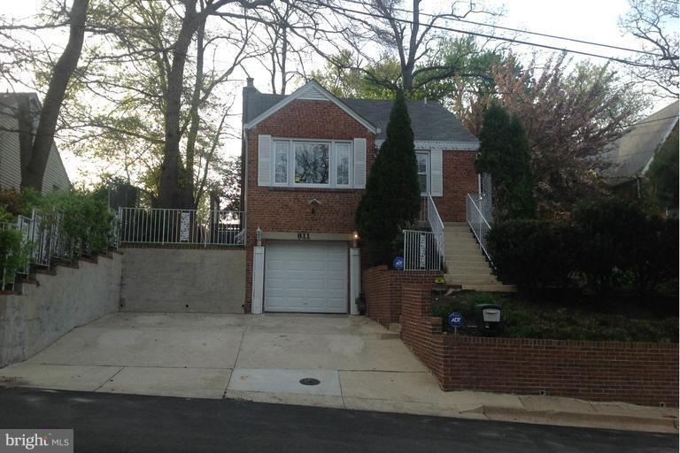 811 Glacier Ave, Capitol Heights, MD 20743 - photo 1