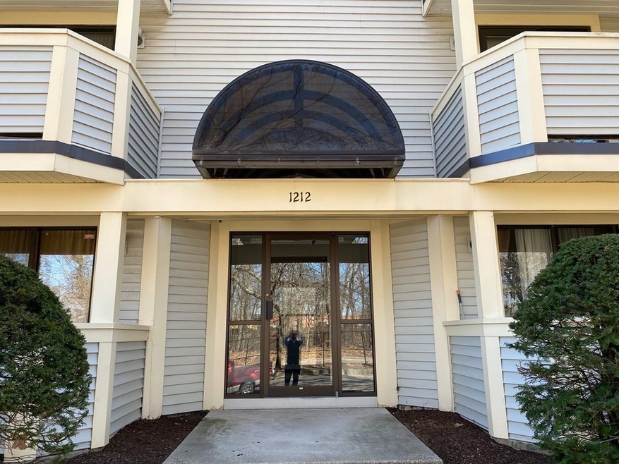 1212 Vfw Pkwy unit 21, West Roxbury, MA 02132 - photo 1