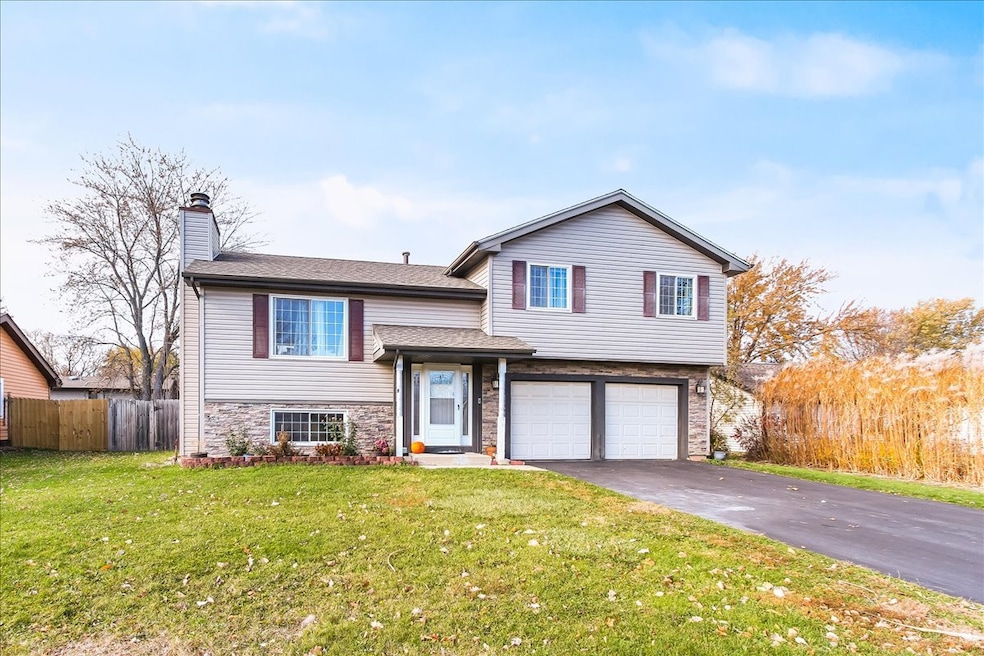 3870 Windjammer Ln, Hanover Park, IL 60133 - photo 1