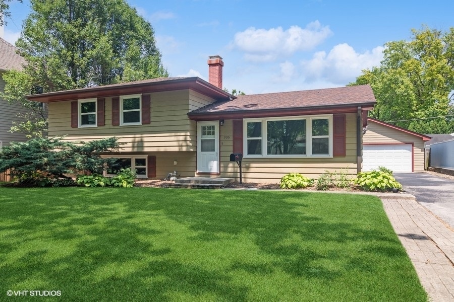 906 Hickory Ln, Naperville, IL 60540 - photo 1