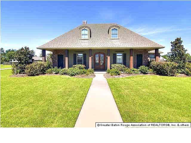Beautiful Custom built home with so many extra ame