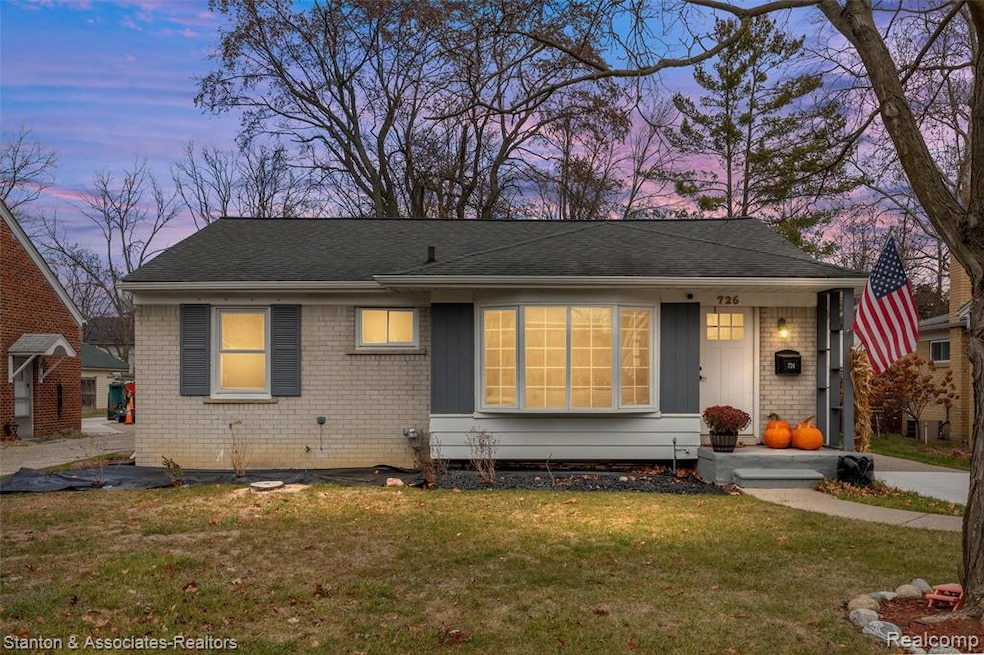 726 Magnolia Ave, Royal Oak, MI 48073 - photo 1
