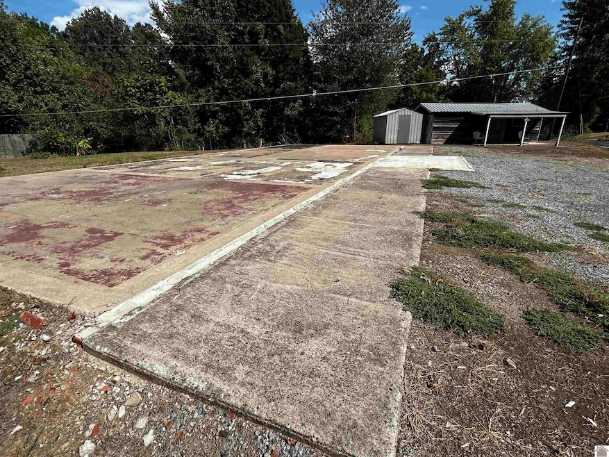 1762 Mayfield Rd, Wickliffe, KY 42087 - photo 1