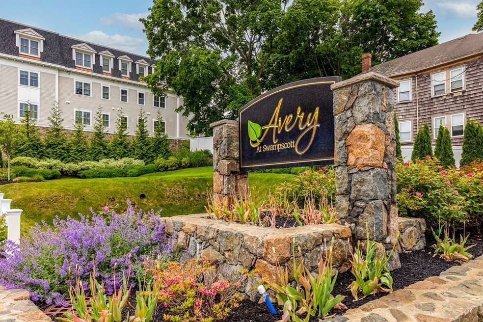 443 Essex St unit 201, Swampscott, MA 01907 - photo 1