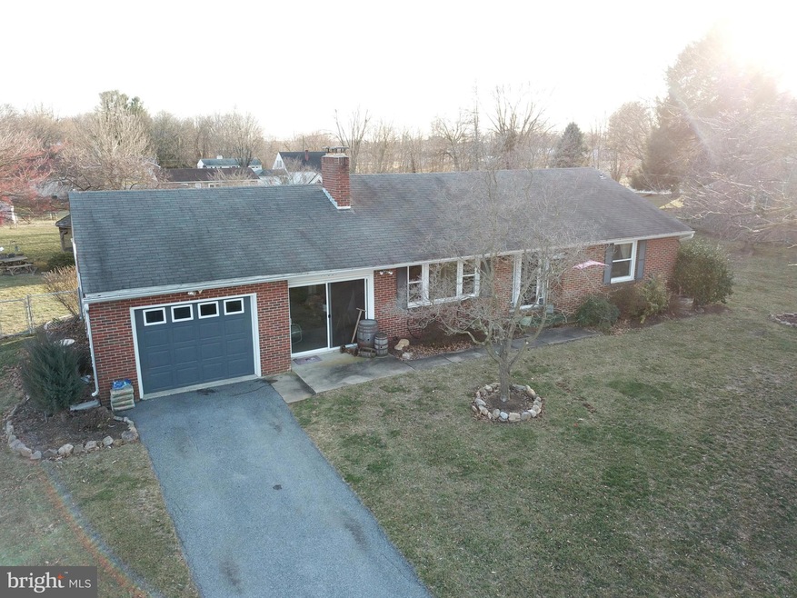 17531 Woodlawn Dr, Hagerstown, MD 21740 - photo 1