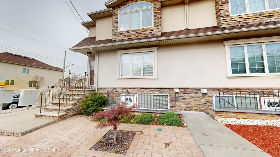 97 Crabtree Ave, Staten Island, NY 10309 - photo 1