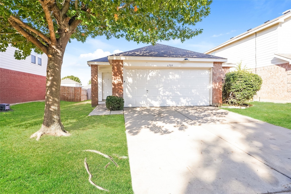 6709 Waterhill Ln, Fort Worth, TX 76179 - photo 1