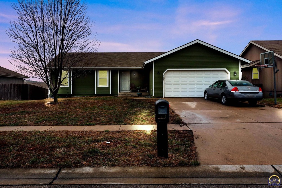4325 SE Chisolm Rd, Topeka, KS 66609 - photo 1