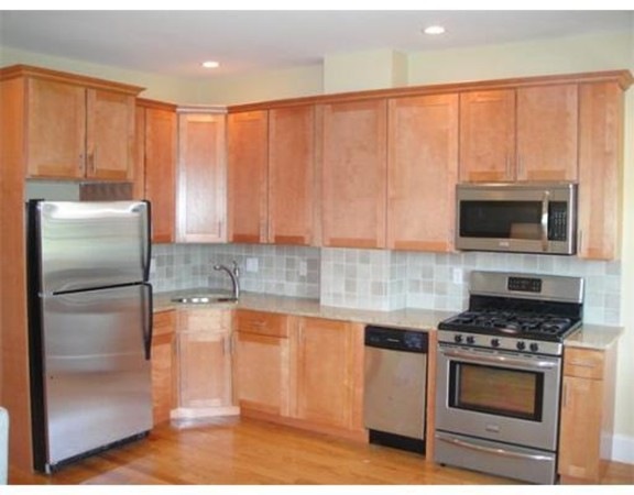 536 E 3rd St unit 2, Boston, MA 02127 - photo 1