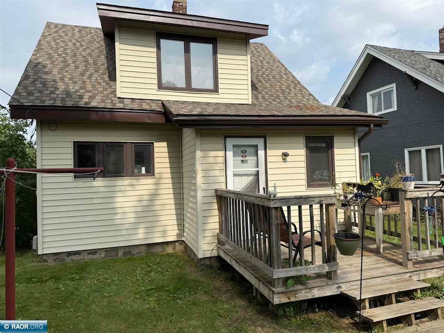 209 6th St NW, Chisholm, MN 55719 - photo 1