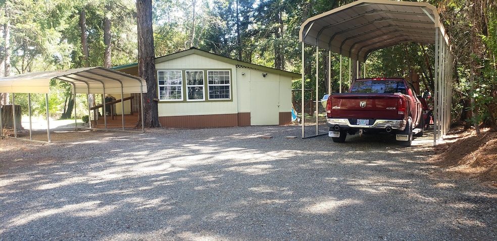 393 N Old Stage Rd, Cave Junction, OR 97523 - photo 1