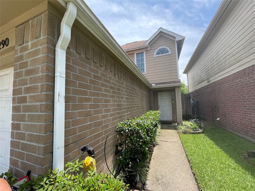 9290 Kingsflower Cir, Houston, TX 77075 - photo 1