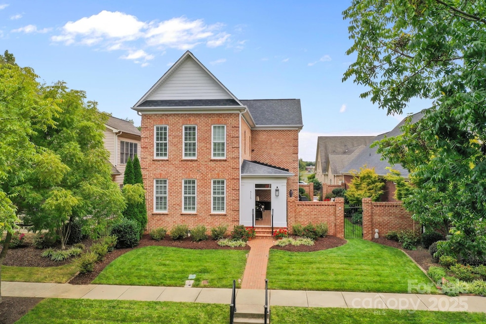 Under Contract $700,000