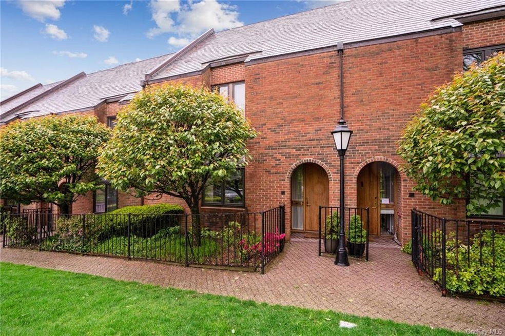 18 Gramatan Ct, Bronxville, NY 10708 - photo 1