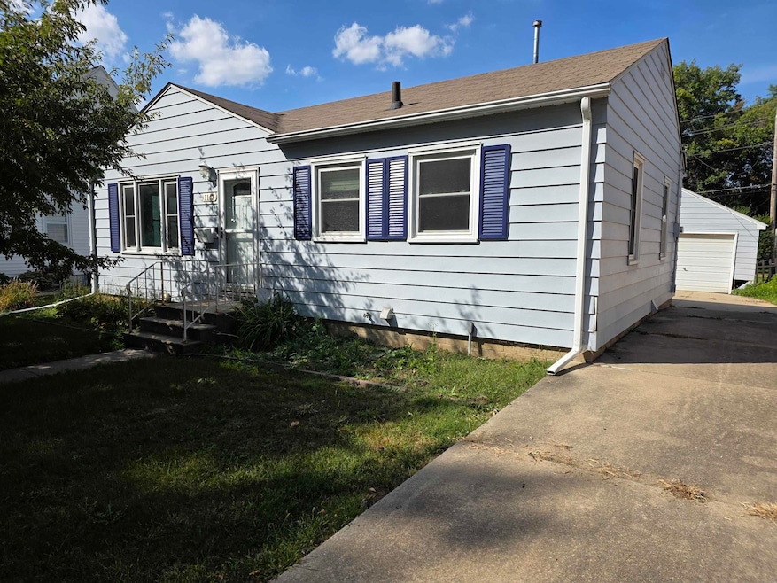 1147 Bourland Ave, Waterloo, IA 50702 - photo 1