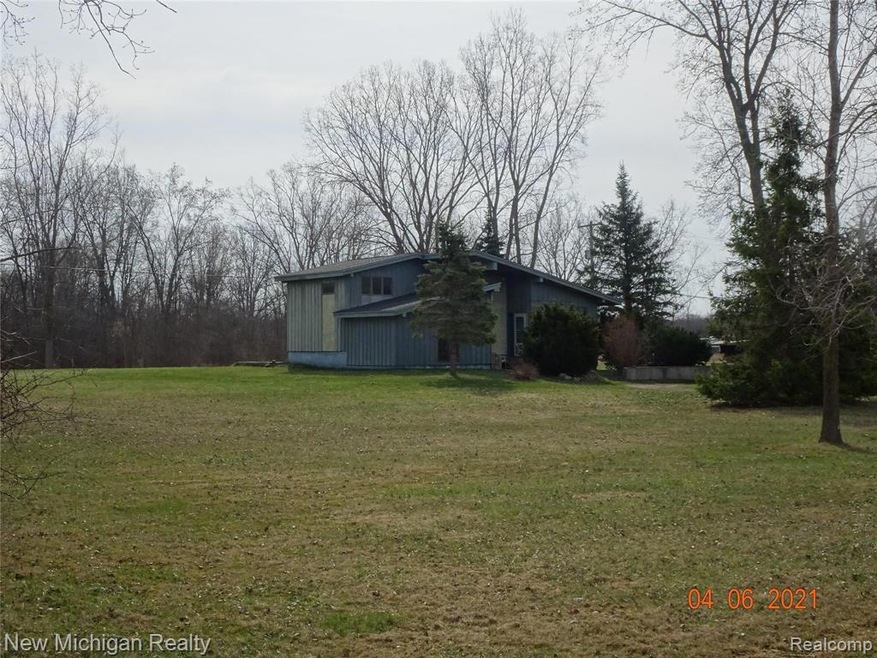8166 N Elms Rd, Flushing, MI 48433 - photo 1