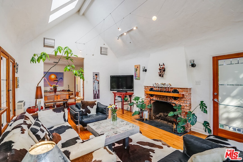 Inspiring Living Room with Dining Room