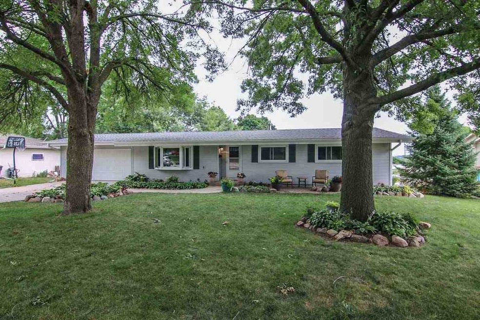 375 Sterling Dr, Oregon, WI 53575 - photo 1