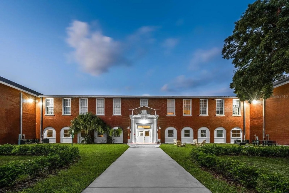 1090 10th St N unit 5, Saint Petersburg, FL 33705 - photo 1