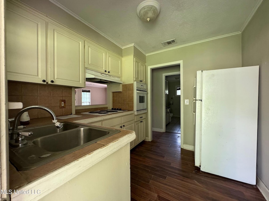 1021 Horse Shoe Cir, Byram, MS 39272 - photo 1