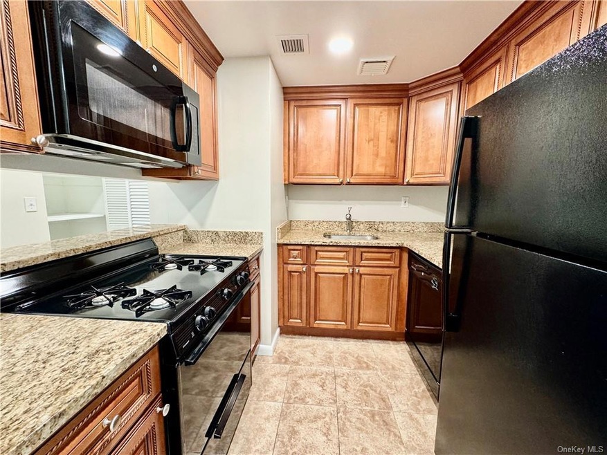 77 Lime Kiln Rd unit 2D, Tuckahoe, NY 10707 - photo 1