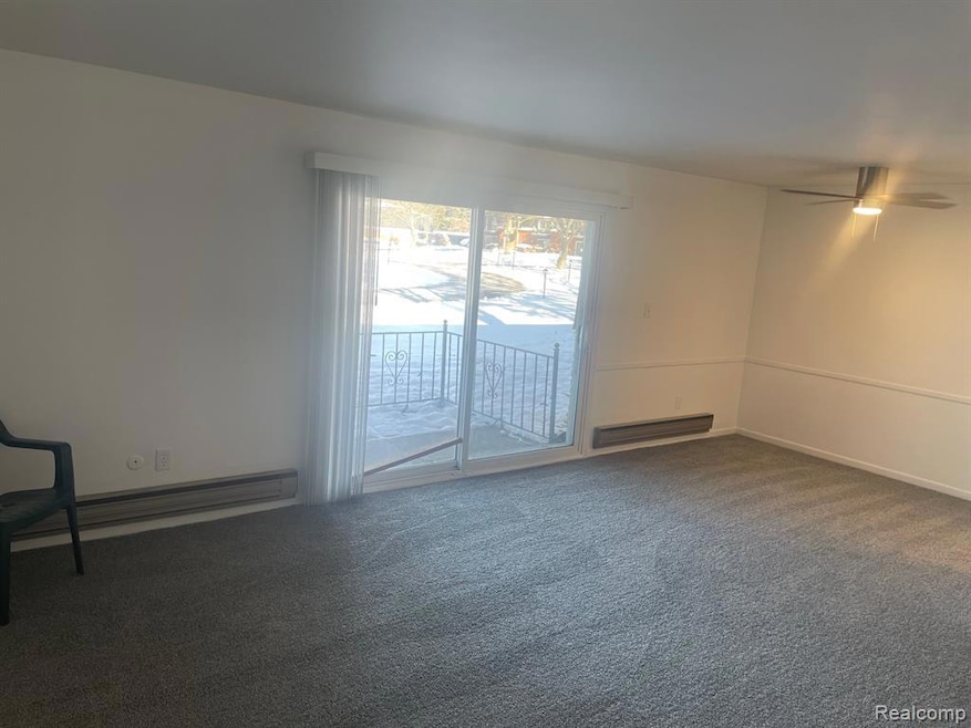 1824 Colonial Village Way unit 2, Waterford, MI 48328 - photo 1