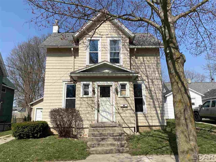 417 E Maple Ave, Adrian, MI 49221 - photo 1