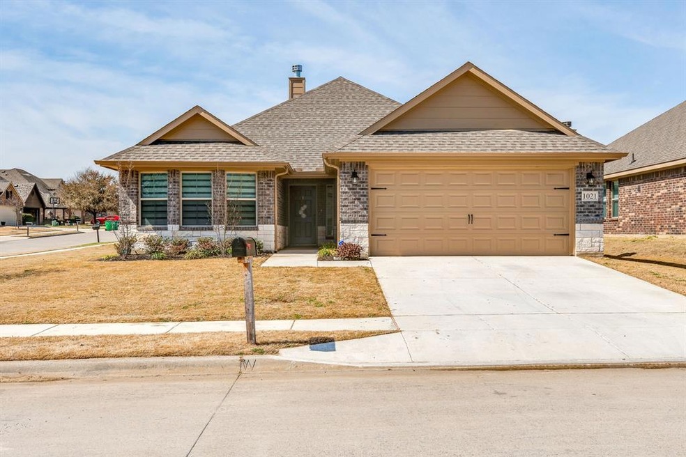 1021 Montrose Ave, Gainesville, TX 76240 - photo 1