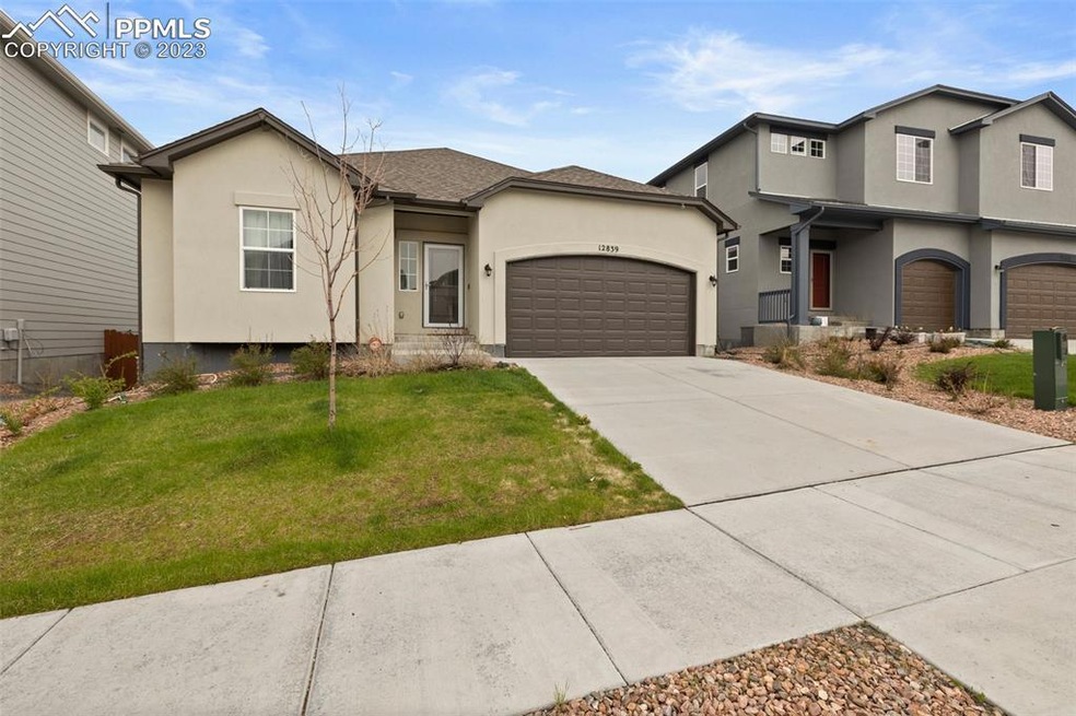 Lovely stucco home in Meridian Ranch!