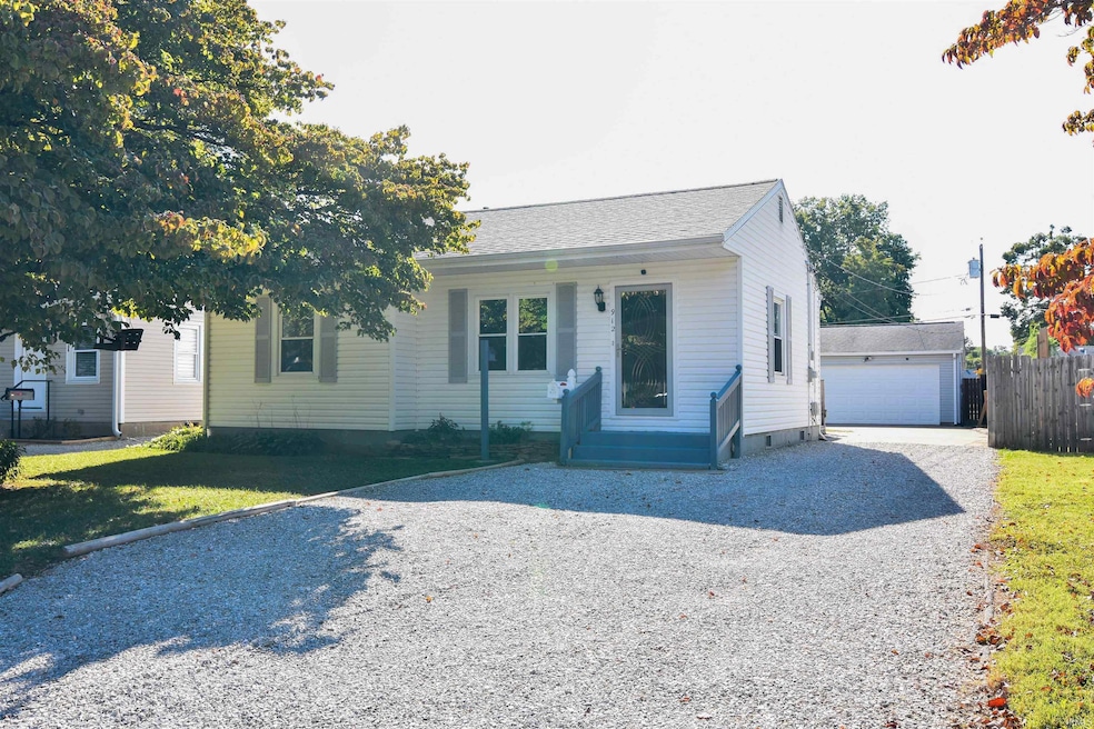 912 N Spring St, Evansville, IN 47711 - photo 1