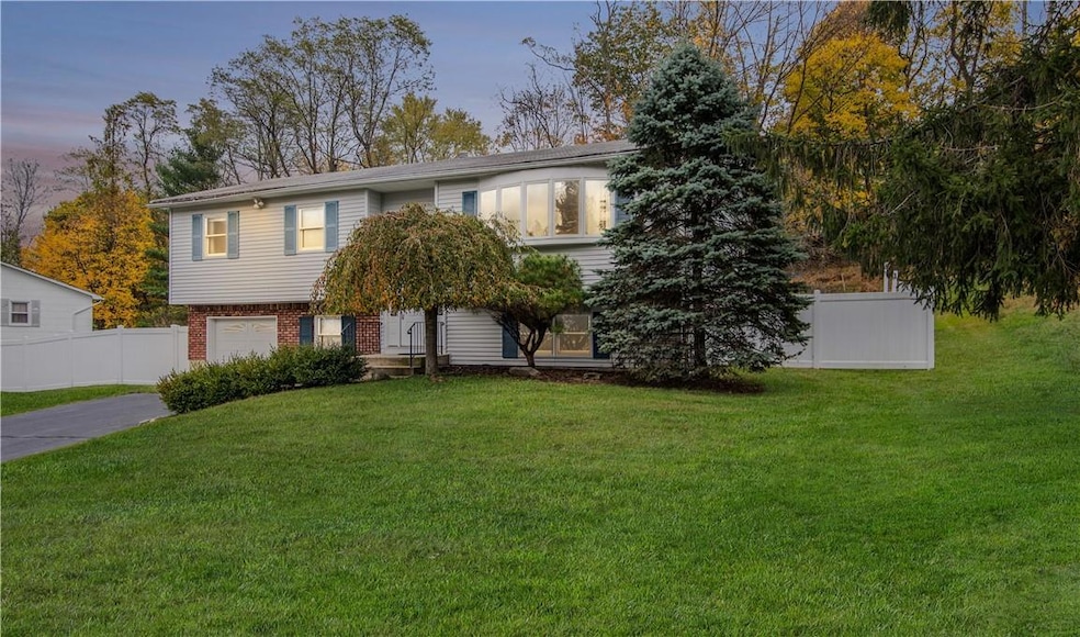 19 Riverglen Dr, Thiells, NY 10984 - photo 1