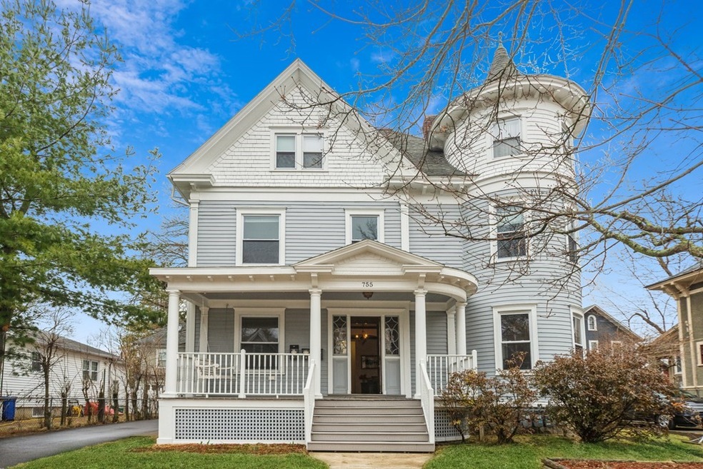 755 Pleasant St unit 1, Worcester, MA 01602 - photo 1