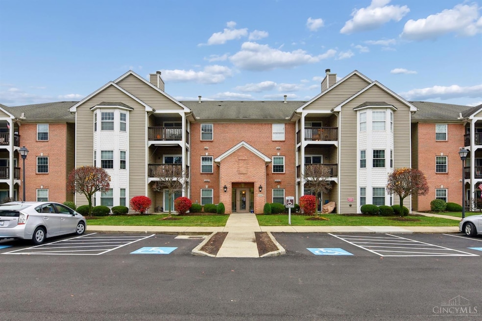 4341 Regency Ridge Ct, Cincinnati, OH 45248 - photo 1