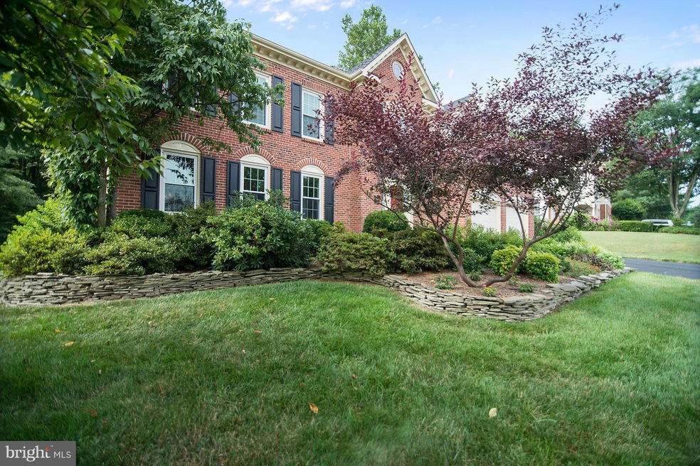 9015 Weatherly Way, Lorton, VA 22079 - photo 1