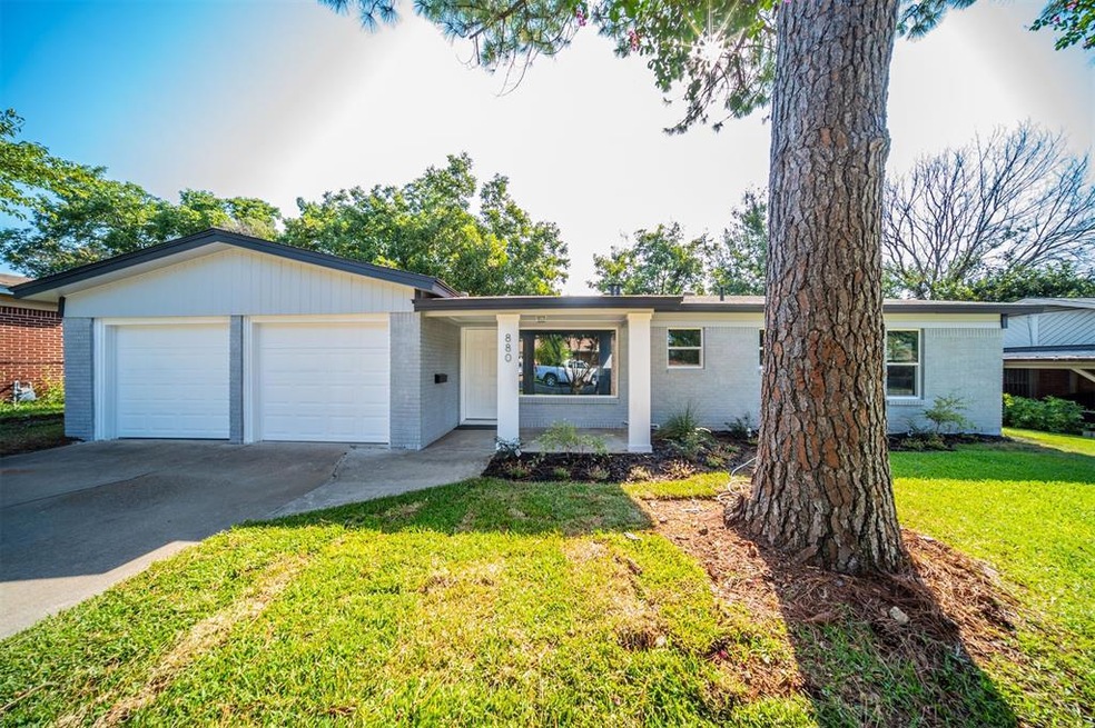 880 Russell Ln, Bedford, TX 76022 - photo 1