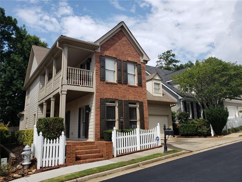 Stunning Charleston style home that has been freshly painted on the exterior
