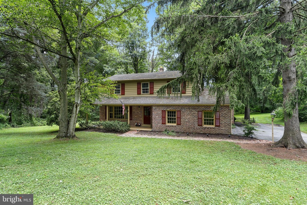 868 Oak Tree Rd, Kennett Square, PA 19348 - photo 1