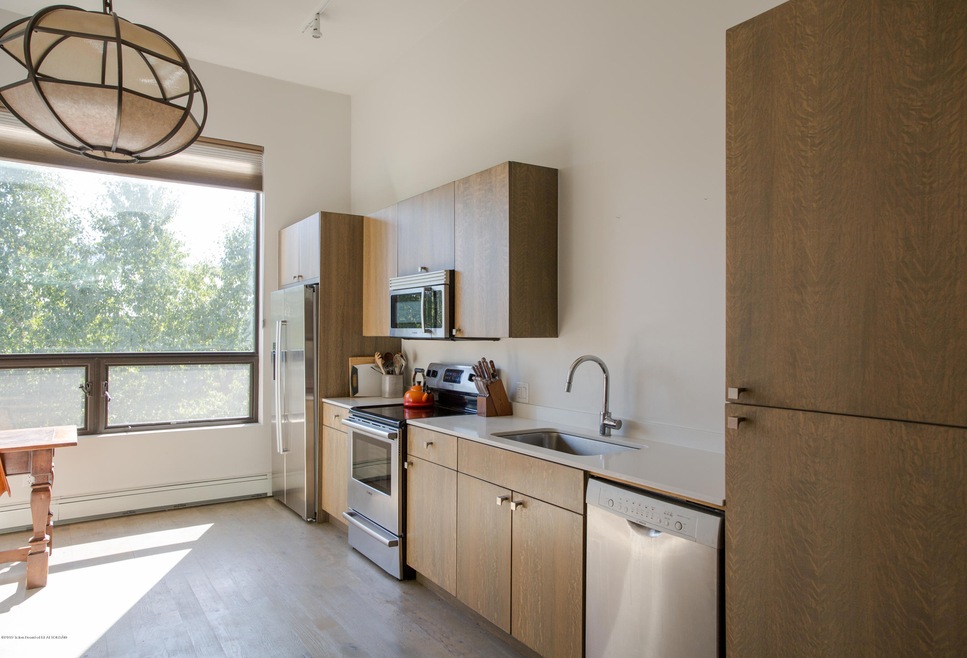 full kitchen
